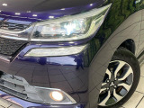【LEDヘッドライト】悪天候や夜間走行時も良好な視界を確保し安心して運転できる高輝度LEDヘッドライトを装備!点灯速度が早く、消費電力も抑えられています。