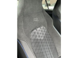 (運転席助手席)安全装備をオプションで追加するのは日本的発想。フォルクスワーゲン車はサイドエアバッグを全車標準で装備しております。