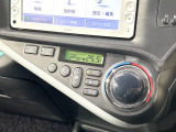 【オートエアコン】一度お好みの温度に設定すれば、車内の温度を検知し風量や温度を自動で調整。暑い&hellip;寒い&hellip;と何度もスイッチ操作をする必要はありません。快適な車内空間には必須の機能ですね♪