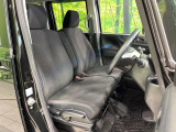運転席シート廻りは使用感も少なく、良好な状態となっています。前オーナー様が丁寧に使っていたことがよくわかりますね。
