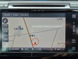 純正メモリーナビを装着しています。目的地設定やルート案内もスムーズに行えます。