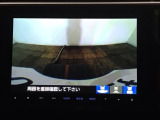 【バックカメラ】運転が苦手な方も車庫入れラクラクです!ギアをリバースに入れれば自動的に切り換わりますので、面倒な操作は不要です♪狭い駐車場もお車を傷つけず安心ですね!
