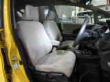 運転席には高さ調整ができる『シートハイトアジャスター機能』が付いています! これなら小柄な方にも大柄な方にも自分にぴったりの運転姿勢がとれますね〜!