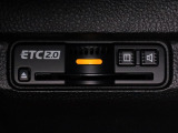 装備されているビルトインタイプのホンダ純正ETC車載器です。セットアップしてからご納車致します。ETCカードを差し込めば高速道路の出入り口ゲートを楽々通過出来ます。
