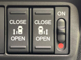 【両側パワースライドドア】スマートキーや運転席のスイッチで後席両側スライドドアの開閉が可能♪電動だから力を入れてドアを開ける必要が無く、小さなお子様でも簡単に開け閉めでき快適です♪