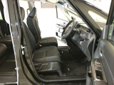 すわり心地の良い運転席・助手席です。長時間のドライブの疲れ軽減に貢献します。どうぞ快適なドライブを。