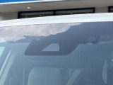 【トヨタセーフティセンス】走行中に前方の車両等を認識し、衝突しそうな時は警報とブレーキで衝突回避と被害軽減をアシスト。より安全にドライブをお楽しみいただけます。