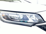 明るく白い光のLEDヘッドライトにより、夜間でも遠くまで見通しやすく、安全性が高まります。