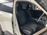 運転席まわりです。運転席からの視界が左右に広く隅々まではっきりと見渡せます!クルマの前端も把握しやすく安心して運転できます!