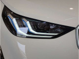 BMWの伝統の丸目4灯ヘッドライトでございます。LEDライトで視認性もよく明るく安全性の向上につながります。