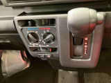 納車前にはプロのメカニックが、各部の点検を行います。ディーラーにしか出来ない品質、そしてサービスできっと満足していただけると思います!