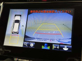 後方の見える安心をお届けするバックガイドモニター付:バックするときのアシストラインもあって楽々バック!車庫入れや縦列駐車をサポートし、苦手な駐車も安心です!今やもう手放せない装備ですネ♪