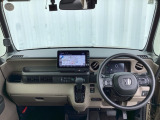 運転席周りです。カップホルダーや小物の収納などは必須ですよね!!使い勝手の良いつくりになっております!!