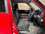 【フロントシート】ベンチシートで車内広々・移動ラクラク☆