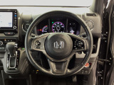 運転にかかわる様々な操作を安全に行えるように視点移動が少なく操作性に配慮されたスイッチ類が凝縮されたコクピットです。