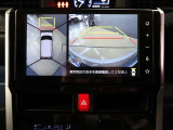 パノラミックビューモニター付きです。車両を上から見たような映像をディスプレイオーディオ画面に表示。運転席からの目視だけでは見にくい、車両周辺の状況をリアルタイムでしっかり確認できます。
