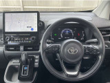 ステアリングスイッチ搭載!手を離さずに手元のスイッチで操作が可能。運転中、視線をそらさなくても操作ができて安全です!