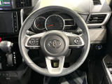 インテリアに合わせたデザインのステアリングは、運転される方のことも考え、運転しやすい形状、大きさです。是非一度、実際に触ってお確かめください。