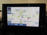ディスプレイオーディオ 8インチディスプレイ、AM/FMチューナー(ワイドFM対応)、 BluetoothR対応(ハンズフリー/オーディオ)、USB入力(動画・音楽再生/給電)