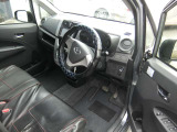 運転席の画像です。