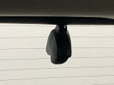 後方にもドライブレコーダーのカメラが付いています。前後両方でお車の周りを監視・記録いたします。