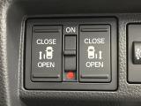 【両側パワースライドドア】スマートキーや運転席のスイッチで後席両側スライドドアの開閉が可能♪電動だから力を入れてドアを開ける必要が無く、小さなお子様でも簡単に開け閉めでき快適です♪