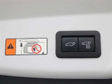バックドアに設置されたパワーバックドアスイッチです。