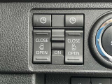 両側電動スライドドアのスイッチ付です。車内からもスイッチひとつで楽にドアの開閉が可能です。電動なので開閉時に力を使う必要がなく、半ドアになることもありません!