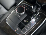 BMWライフをさらに素晴らしいものにするために、BMWカードもご用意しております。ご利用金額1,000円ごとに1ポイントたまります。BMW正規ディーラーでのご利用につきましてはポイントが2倍になります。