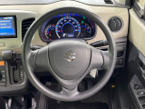 インテリアに合わせたデザインのステアリングは、運転される方のことも考え、運転しやすい形状、大きさです。是非一度、実際に触ってお確かめください。