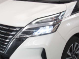 夜間走行の様々な局面に向けて、LEDヘッドランプで視認性をしっかり確保☆ハロゲンヘッドランプのおおよそ2倍の光量で、広範囲に明るくドライバーをサポートしてくれます。
