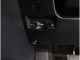 窓を開けずに料金所を通過できる今やもう必需品のETC!インパネにスッキリ装着したビルトインタイプです♪ETCカードの入れ忘れ・抜き忘れを音声やアラームで教えてくれるので、入れ忘れ・抜き忘れを防げます♪
