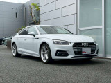 どの角度から見てもすぐに「Audi」だと分かり、時間が経っても古さを感じません。Audiの哲学であるタイムレスなデザインをすべての車に採用しています。