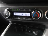 車内の温度管理に便利なオートエアコン☆