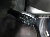 ミリ波レーダーと単眼カメラで先行車を認識し、車速に応じた車間距離を保ちながら追従走行を支援します。(全車速追従機能付)