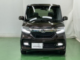 LEDヘッドライトを装備しています。LEDヘッドライトはとても明るく、雨の日や夜間走行も安全・安心です。オートライトコントロール付きで周囲の明るさに応じて自動で点灯・消灯します