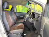 運転席シート廻りは使用感も少なく、良好な状態となっています。前オーナー様が丁寧に使っていたことがよくわかりますね。