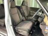 乗降がしやすい運転席。高さが調節できて小柄な方でも運転しやすいポジションをとることができます。