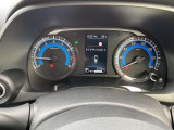 視認性の高いメーターで運転情報を的確に把握できます!