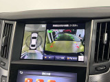 アラウンドビューモニターで車を上空から見下ろしているような映像を映し出します。周囲の状況がひと目でわかります!