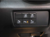 【パーキングセンサー】障害物などが車両に近づいた際に、音と画面表示にてお知らせしてくれます。警告音も段階的に鳴ってくれるので、どのくらいの近さなのか感覚的に察知することが出来ます♪