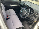 ゆったりとくつろげる運転席です。