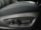 パワーシート搭載。微妙な調整が手軽にでき、ピッタリのポジションで運転することが可能です。