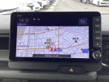 ナビゲーションは9インチホンダコネクトナビ(LXU-242NBi)が装着されております。AM、FM、CD、DVD再生、USB、音楽録音再生、フルセグTV、Bluetoothがご使用いただけます。