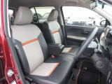 モーダ専用のシートでホールド性もあり運転の負担軽減につながります!