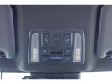 電動スライドドアのスイッチです。車内からもスイッチひとつでラクにドアの開閉できますよ♪バックドアも電動で開閉出来ます!