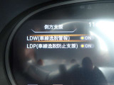 LDW(車線逸脱警報)とLDP(車線逸脱防止支援)が装備されておりドライバーが意図せずに白線を跨ぐと警告音で注意を促してくれます♪