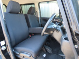 運転席の高さを変更できるので、体格に合わせた位置で運転できます!