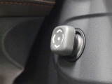 電動チルトステアリングです。