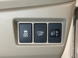 ハンドルの右側にはヘットライトリベライザーと安全装備の、CTBA(シティブレーキアシストシステム)とVSA(ABS+TCS+横滑り抑制)の解除スイッチがついています。